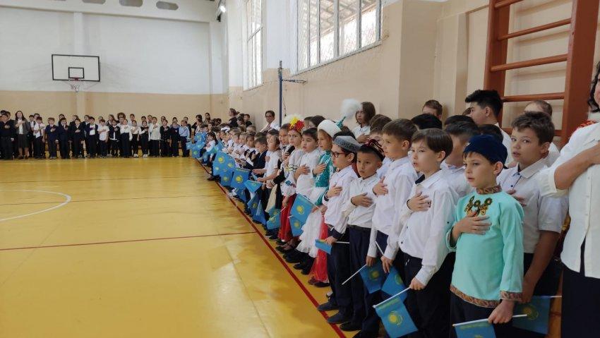 №190 ЖББ мектебінде Республика күніне орай салтанатты іс-шара өткізілді. "Патриотизм дауысы" тақырыбымен Қазақстан Республикасының  Әнұраны жаппай орындалды.